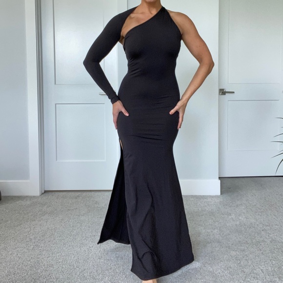 ⭐️HP!⭐️ Beautiful Black Dress - Picture 3 of 12